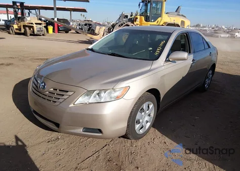 2007 Toyota Camry Le z USA, uszkodzony, nr VIN 4T1BE46K97U068192